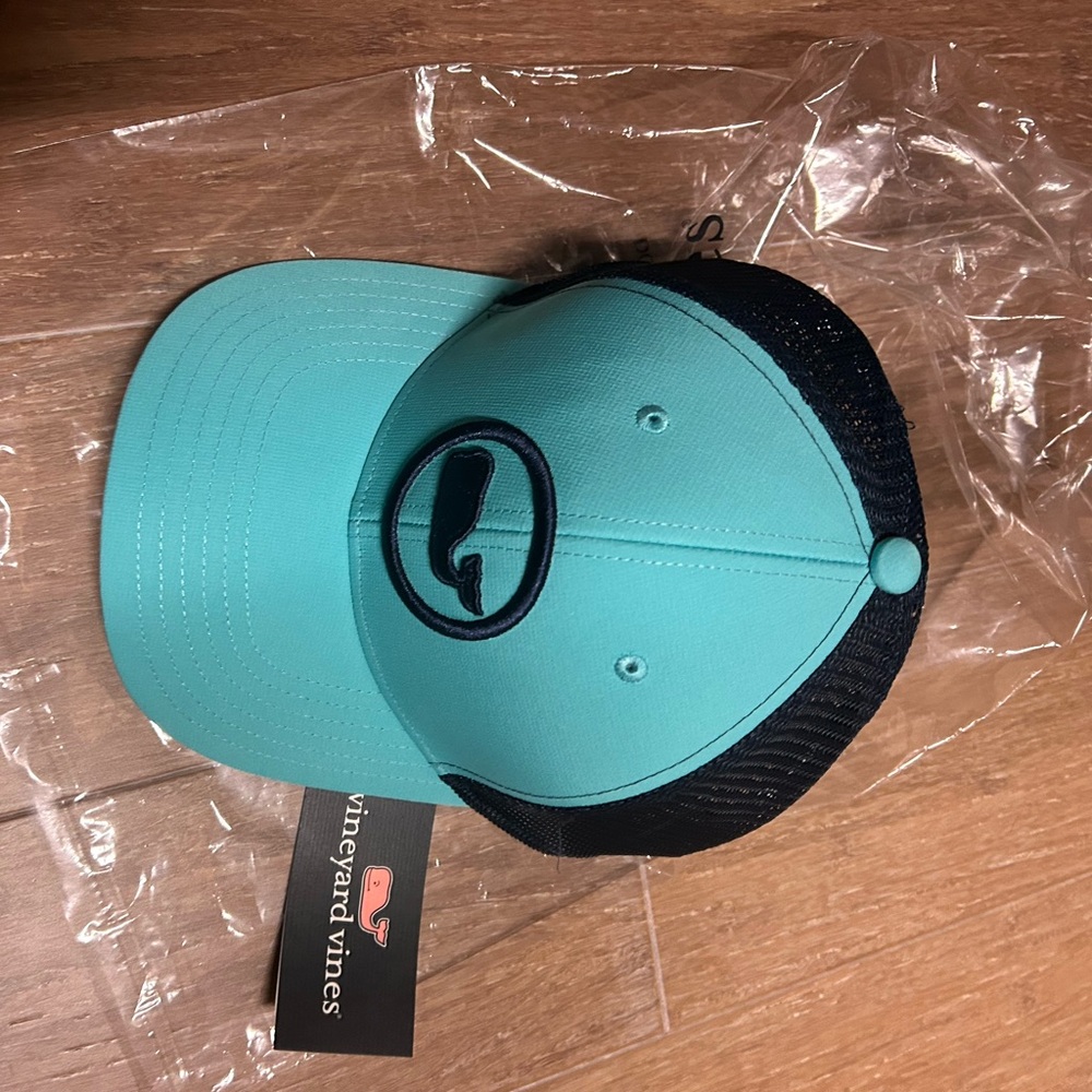 Vineyard Vines Whale Dot Trucker Hat NWT